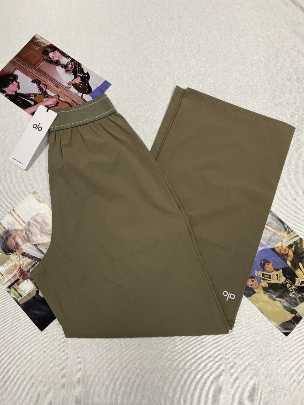 👩🌾Brand New ALO Yoga🧚♀️Olive Suit Up Pants Wide Leg 30 Inch - Picture 3 of 7